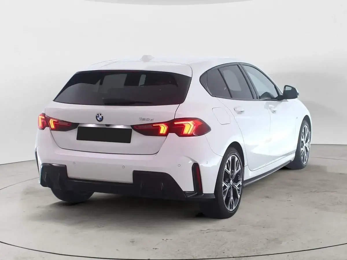 Gebraucht BMW 120 M Sport 163 PS (119 kW) 2025 Alpinweiss Kleinwagen