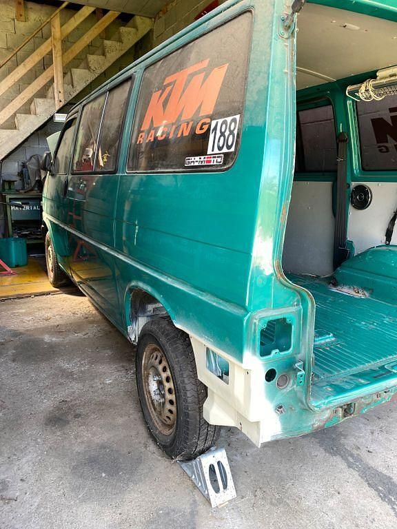 Second-hand VW Caravelle 102 CP (75 kW) 2003 Verde Van