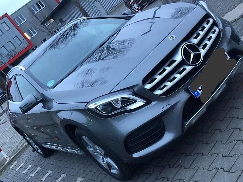 Gebraucht Mercedes GLA220 184 PS (135 kW) 2019 Grau SUV