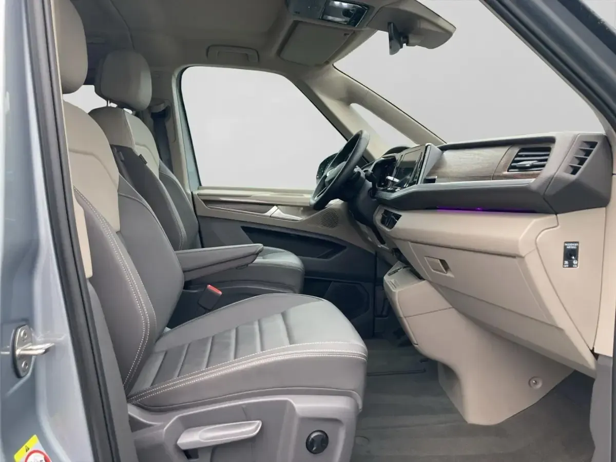 Używany VW Multivan Style 150 KM (110 kW) 2025 Srebrny Minivan