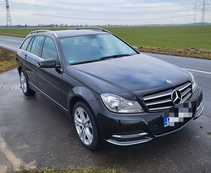 Schwarz Gebraucht 2014 Mercedes C180 Elegance Kombi | 10.600 € (Guter Preis) - Bild 1/4