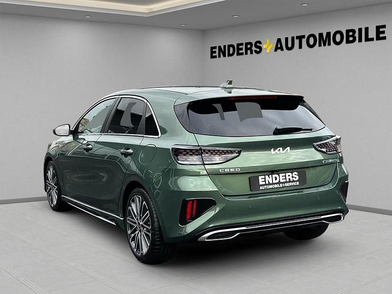 Neu Kia Ceed GT GT-Line 140 PS (102 kW) 2025 Exg) experience green m (gruen Limousine