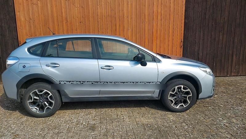 Silber Gebraucht 2017 Subaru XV SUV | 14.500 € (Fairer Preis) - Bild 1/4