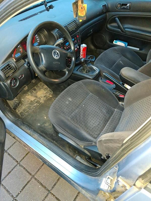 Blau Gebraucht 1998 VW Passat Kombi | 900 € (Guter Preis) - Bild 1/4