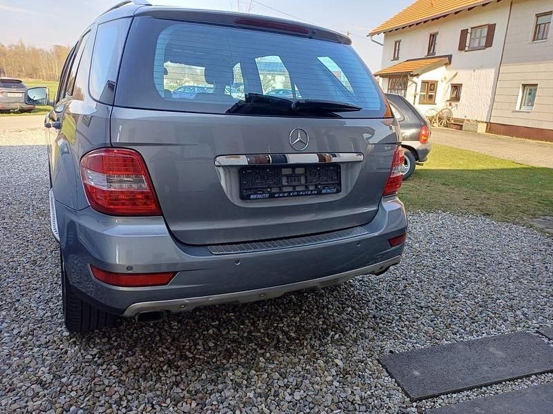 Gebraucht Mercedes ML350 231 PS (169 kW) 2011 Grau SUV