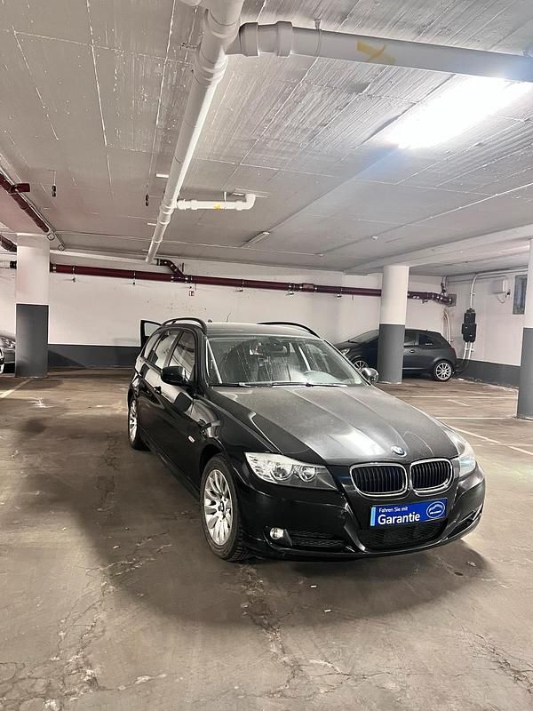 Gebraucht BMW 320 Exclusive 170 PS (125 kW) 2009 Schwarz Kombi