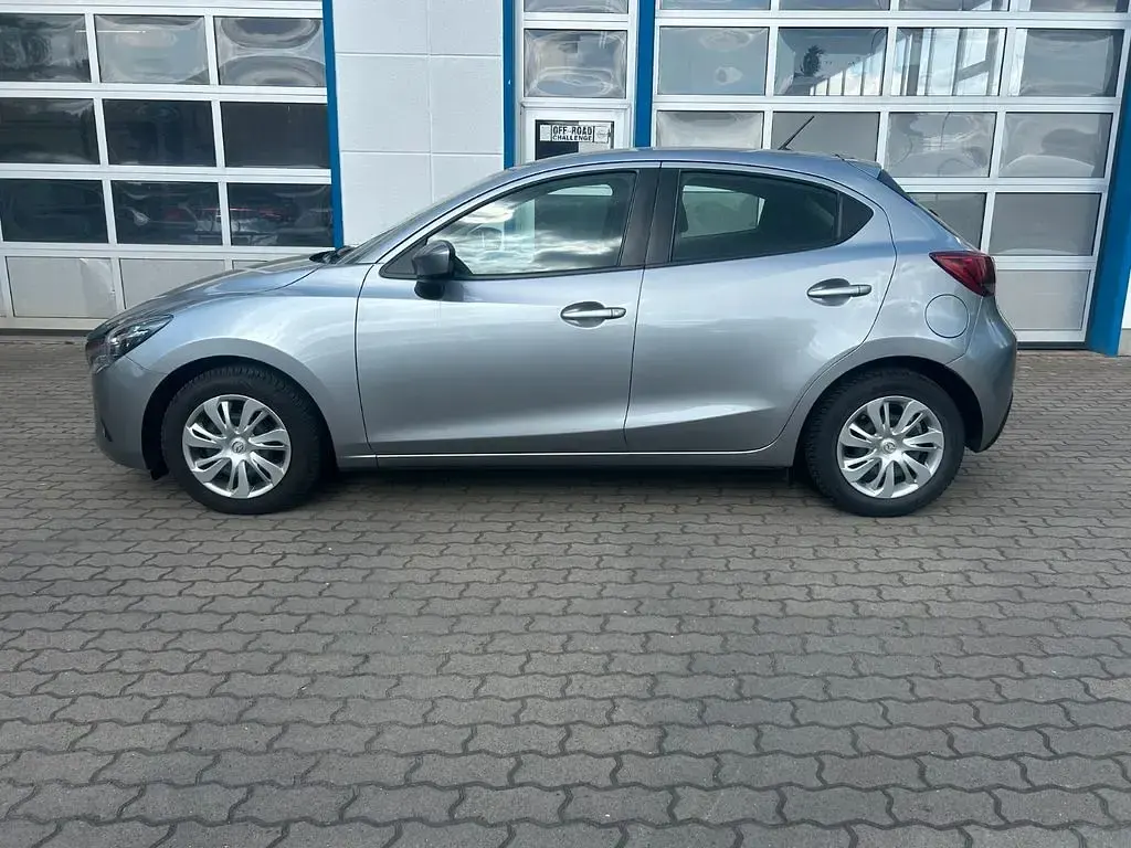 Gebraucht Mazda 2 Center-Line 75 PS (55 kW) 2015 Grau Limousine