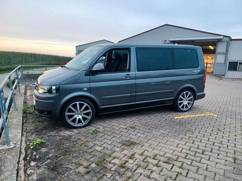 Grau Gebraucht 2011 VW T5 Team Van | 29.900 € - Bild 1/4