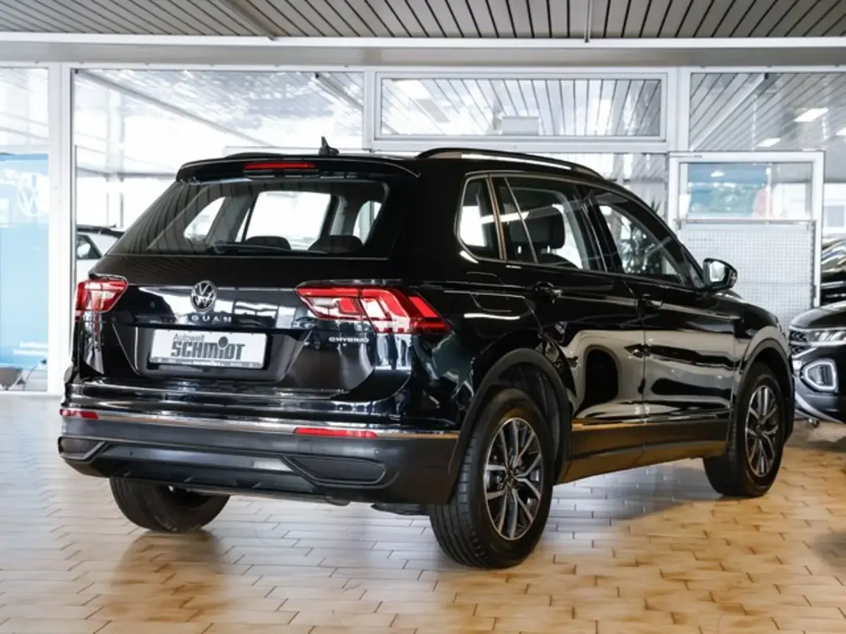 Gebraucht VW Tiguan Life 245 PS (180 kW) 2021 Deepblackperleffekt SUV