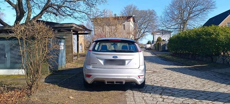 Gebraucht Ford Focus Titanium 115 PS (84 kW) 2010 Silber Limousine