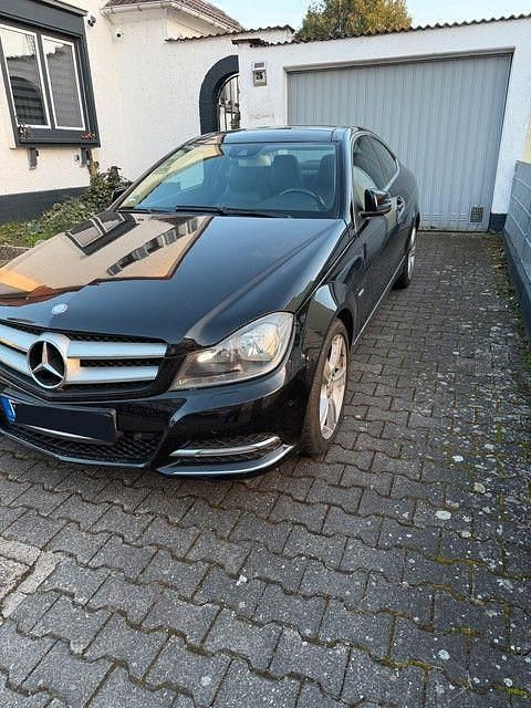 Gebraucht Mercedes C180 156 PS (114 kW) 2011 Schwarz Coupé