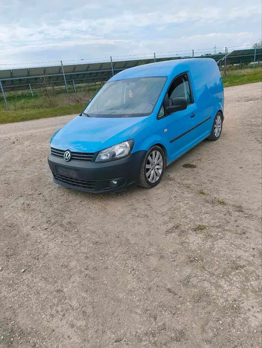 Usado VW Caddy 140 HP (102 kW) 2011 Azul Monovolume