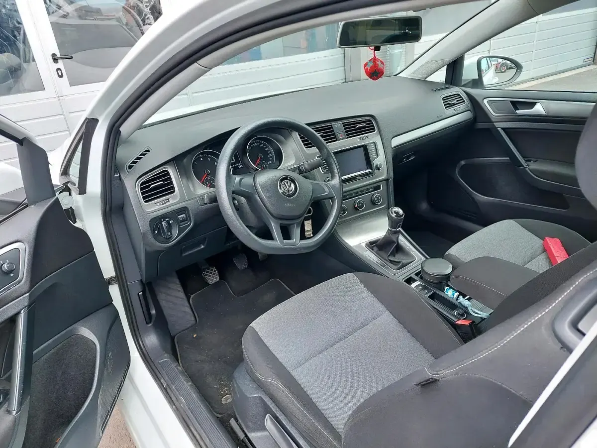 Gebraucht VW Golf VII Comfortline 86 PS (63 kW) 2015 Weiß Limousine