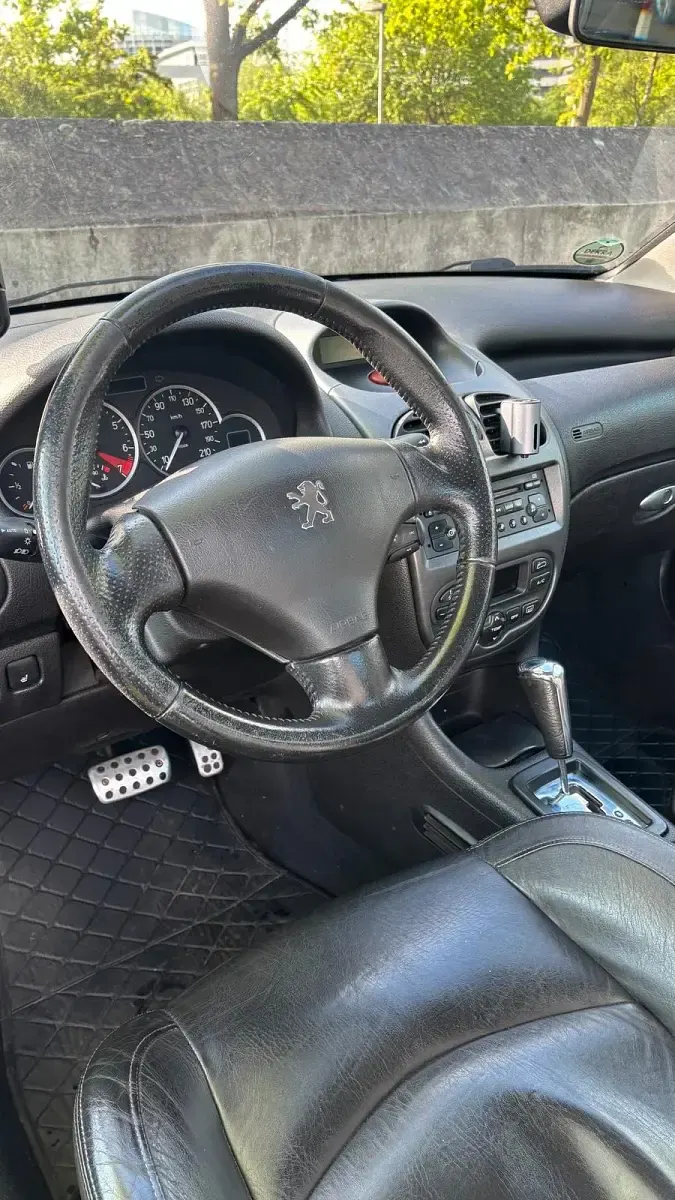 Gebraucht Peugeot 206 109 PS (80 kW) 2004 Schwarz Cabrio