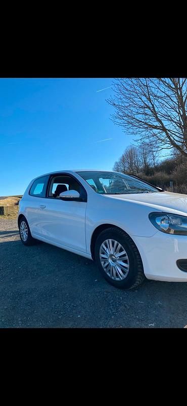 Gebraucht VW Golf VI 80 PS (58 kW) 2010 Weiß Kleinwagen