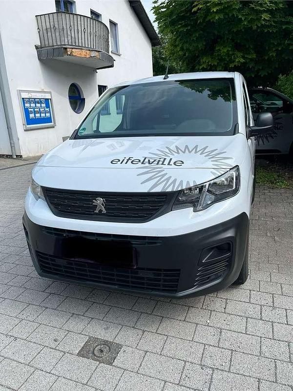 Weiß Gebraucht 2023 Peugeot E-Partner Van / Kleinbus | 21.000 € - Bild 1/4