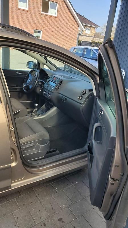 Gebraucht VW Golf VI 105 PS (77 kW) 2011 Braun Kleinwagen