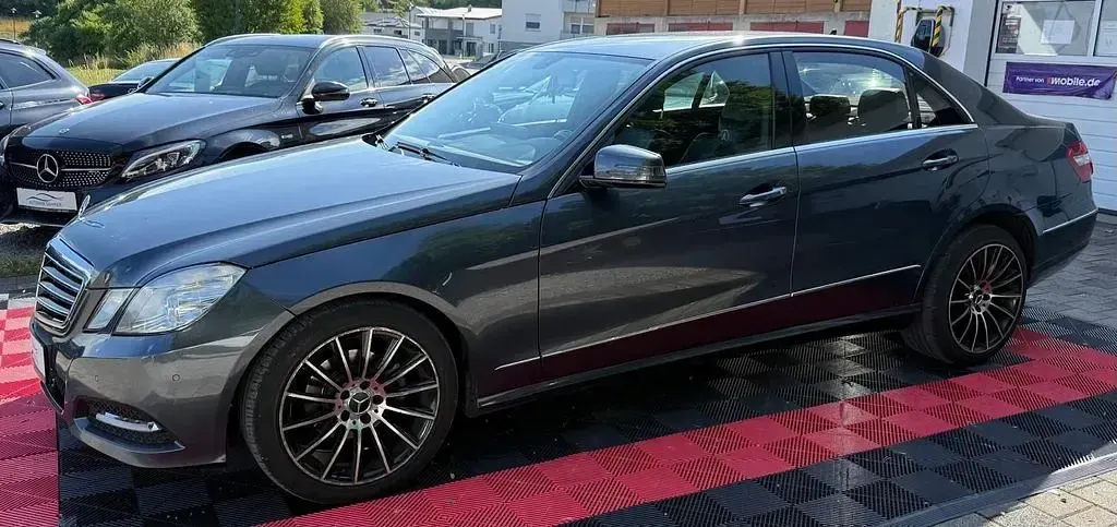 Gebraucht Mercedes E200 136 PS (100 kW) 2013 Grau Limousine