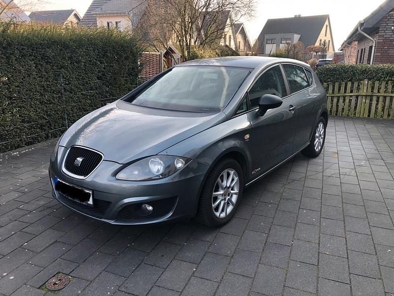 Grau Gebraucht 2012 Seat Leon Copa Kleinwagen | 3.500 € (Superpreis) - Bild 1/4