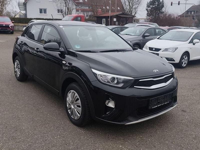Schwarz Gebraucht 2018 Kia Stonic Edition 7 SUV | 8.590 € (Superpreis) - Bild 1/4
