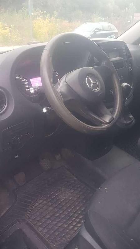 Weiß Gebraucht 2019 Mercedes Vito Van / Kleinbus | 12.400 € - Bild 1/4