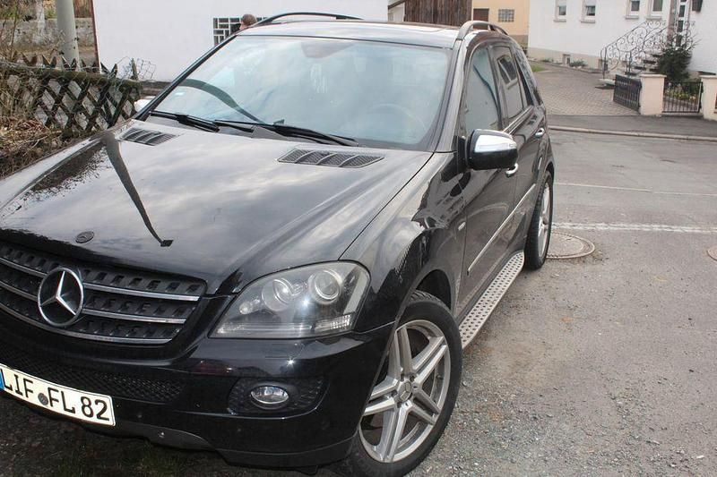 Gebraucht Mercedes ML320 224 PS (164 kW) 2008 Schwarz SUV