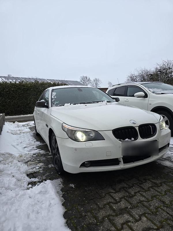 Weiß Gebraucht 2004 BMW 520 Limousine | 1.499 € (Superpreis) - Bild 1/4