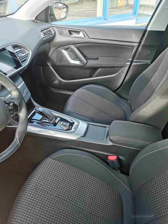 Gebraucht Peugeot 308 Allure 131 PS (96 kW) 2021 Grau Kombi