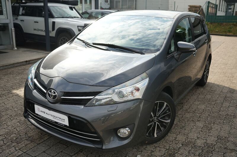 Grau Gebraucht 2018 Toyota Verso Comfort Van / Kleinbus | 17.199 € (Etwas zu teuer) - Bild 1/4