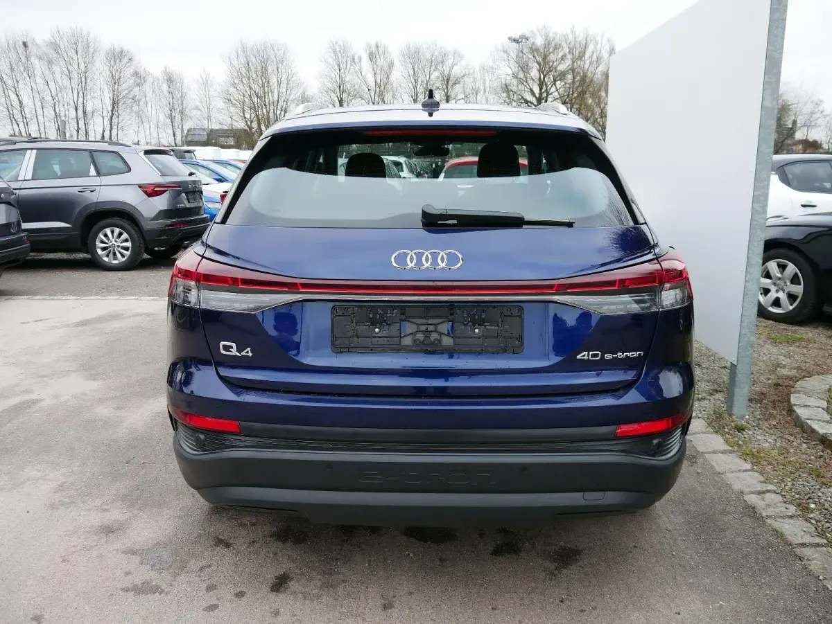Gebraucht Audi Q4 e-tron Comfort 150 kW (204 PS) 2023 Navarrablau metallic SUV