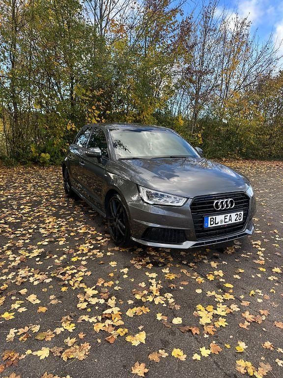 Grau Gebraucht 2015 Audi A1 Sportback Sport Kleinwagen | 9.800 € (Fairer Preis) - Bild 1/4