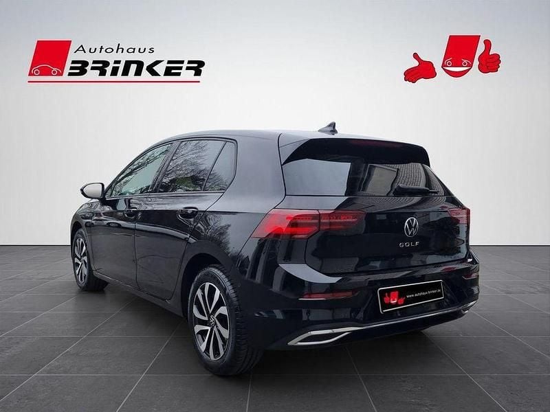 Gebraucht VW Golf VIII Active 131 PS (96 kW) 2022 Deep black perleffekt Limousine