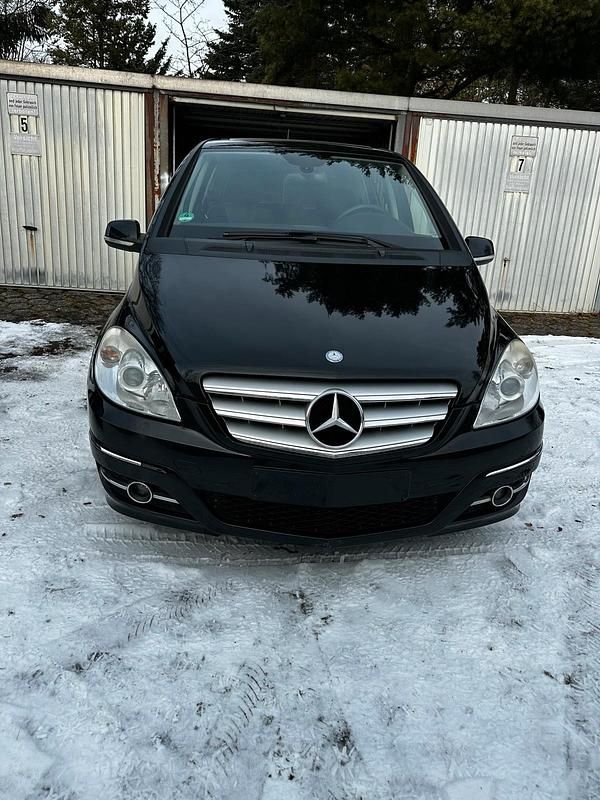 Gebraucht Mercedes B160 95 PS (69 kW) 2010 Schwarz Van / Kleinbus