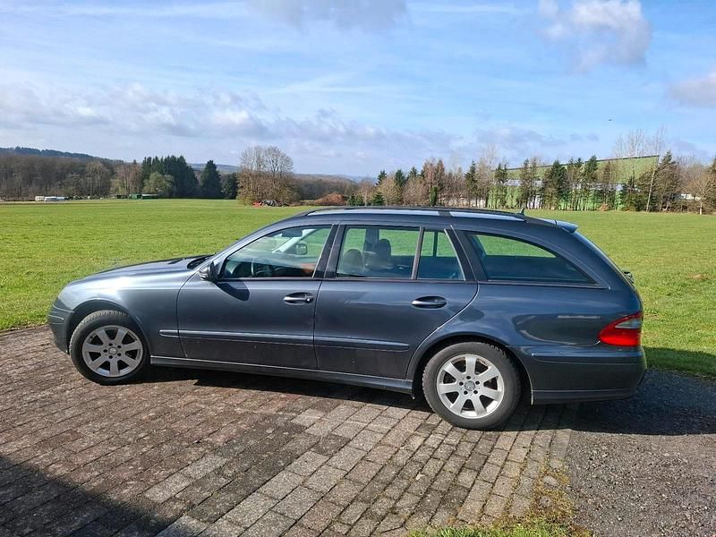 Second-hand Mercedes E220 170 CP (125 kW) 2008 Gri Break