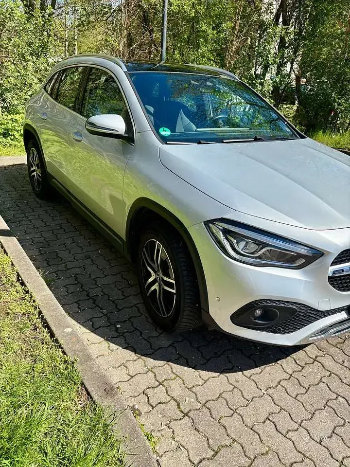 Gebraucht Mercedes GLA180 Progressive 136 PS (100 kW) 2021 Silber SUV