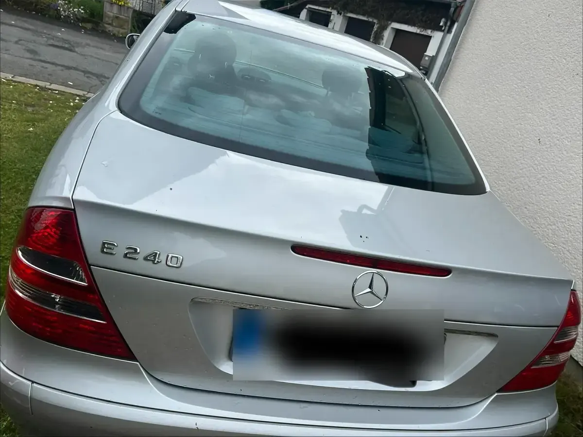 Gebraucht Mercedes E240 177 PS (130 kW) 2004 Silber Limousine
