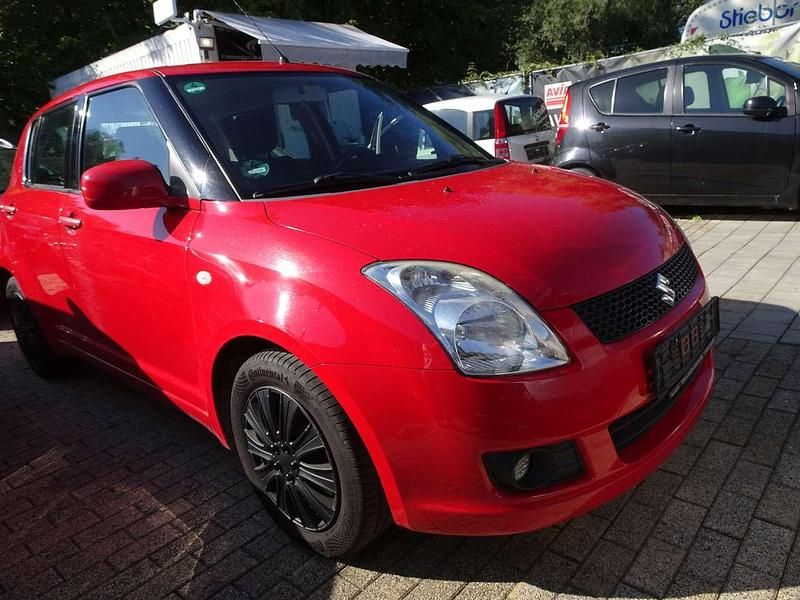 Rot Gebraucht 2010 Suzuki Swift Snow Kleinwagen | 3.500 € (Fairer Preis) - Bild 1/4