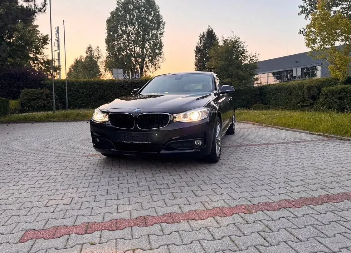 Gebraucht BMW 320 184 PS (135 kW) 2013 Braun Limousine