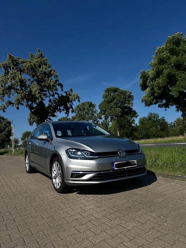 Silber Gebraucht 2017 VW Golf VII Kombi | 13.600 € (Fairer Preis) - Bild 1/4
