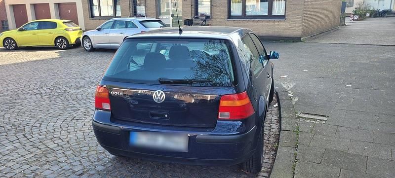 Gebraucht VW Golf IV 75 PS (55 kW) 1998 Blau Kleinwagen