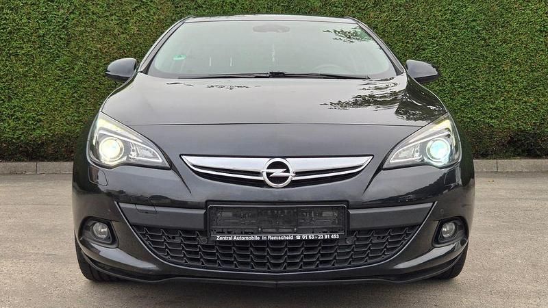 Gebraucht Opel Astra GTC 179 PS (131 kW) 2012 Schwarz Limousine