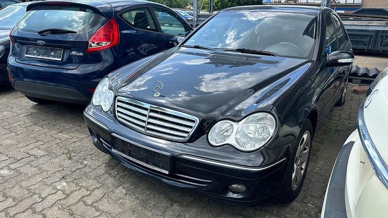 Schwarz Gebraucht 2004 Mercedes C220 Elegance Limousine | 2.500 € (Guter Preis) - Bild 1/4
