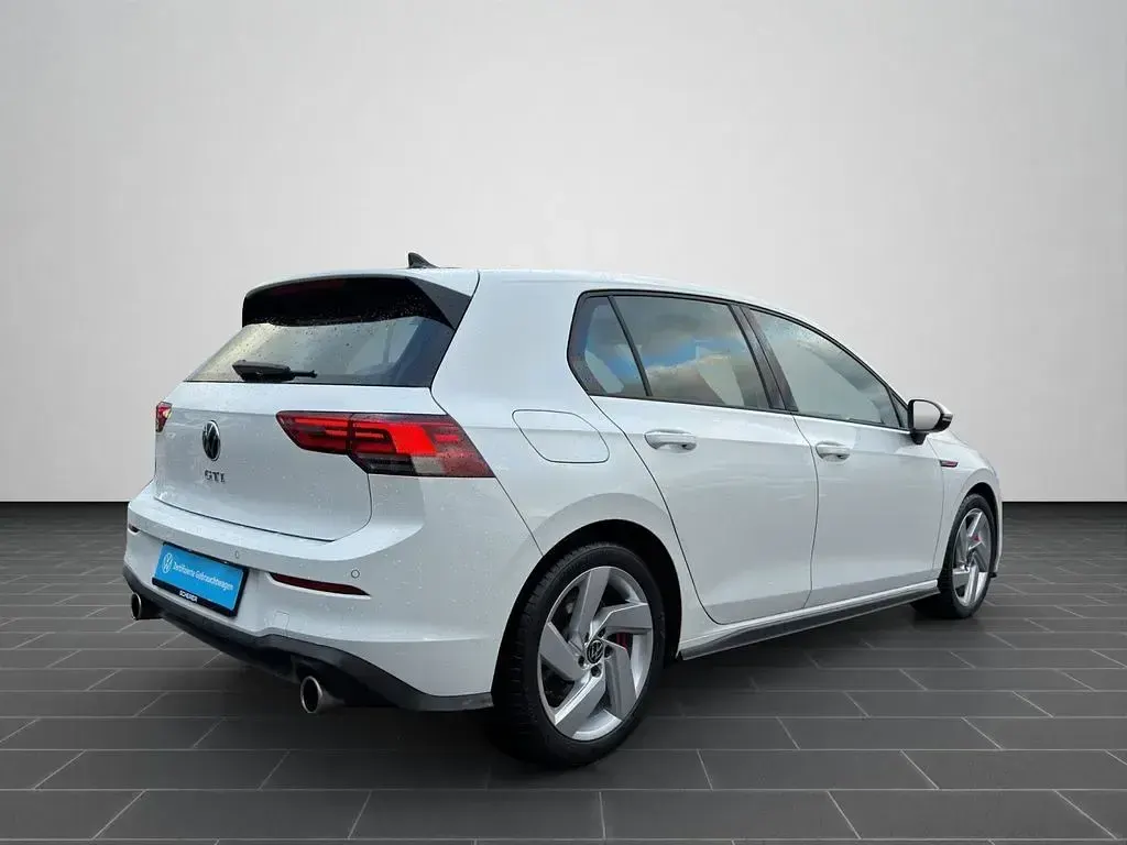 Gebraucht VW Golf VIII GTI 245 PS (180 kW) 2024 Pure white Limousine