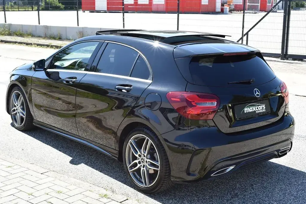 Gebraucht Mercedes A180 AMG line 109 PS (80 kW) 2017 Schwarz Kleinwagen