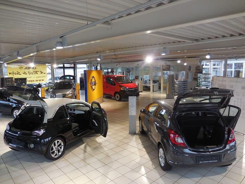 Weiß Gebraucht 2013 Audi A3 Cabriolet S-Line Cabrio | 11.690 € (Teuer) - Bild 1/1