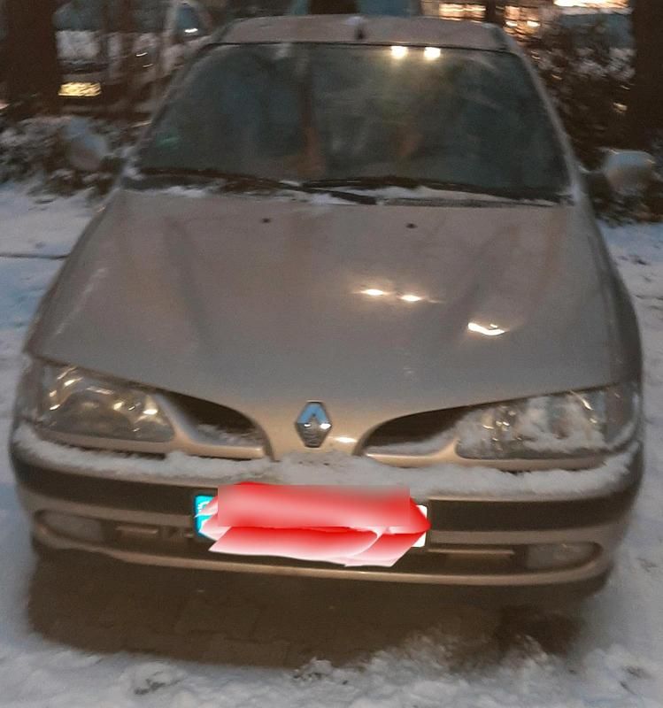 Andere farben Gebraucht 1997 Renault Mégane Limousine | 500 € - Bild 1/4