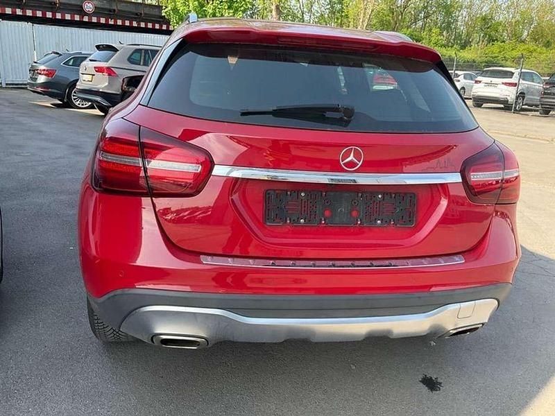 Gebraucht Mercedes GLA200 156 PS (114 kW) 2017 Rot SUV