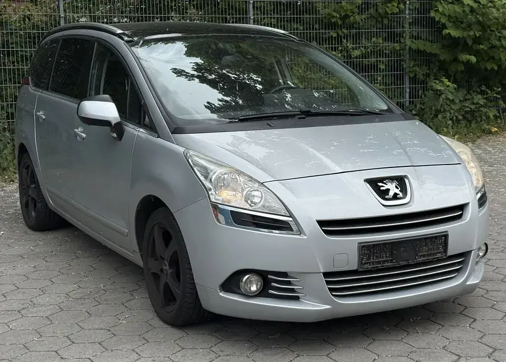 Gebraucht Peugeot 5008 Platinum 163 PS (119 kW) 2011 Grau Van / Kleinbus