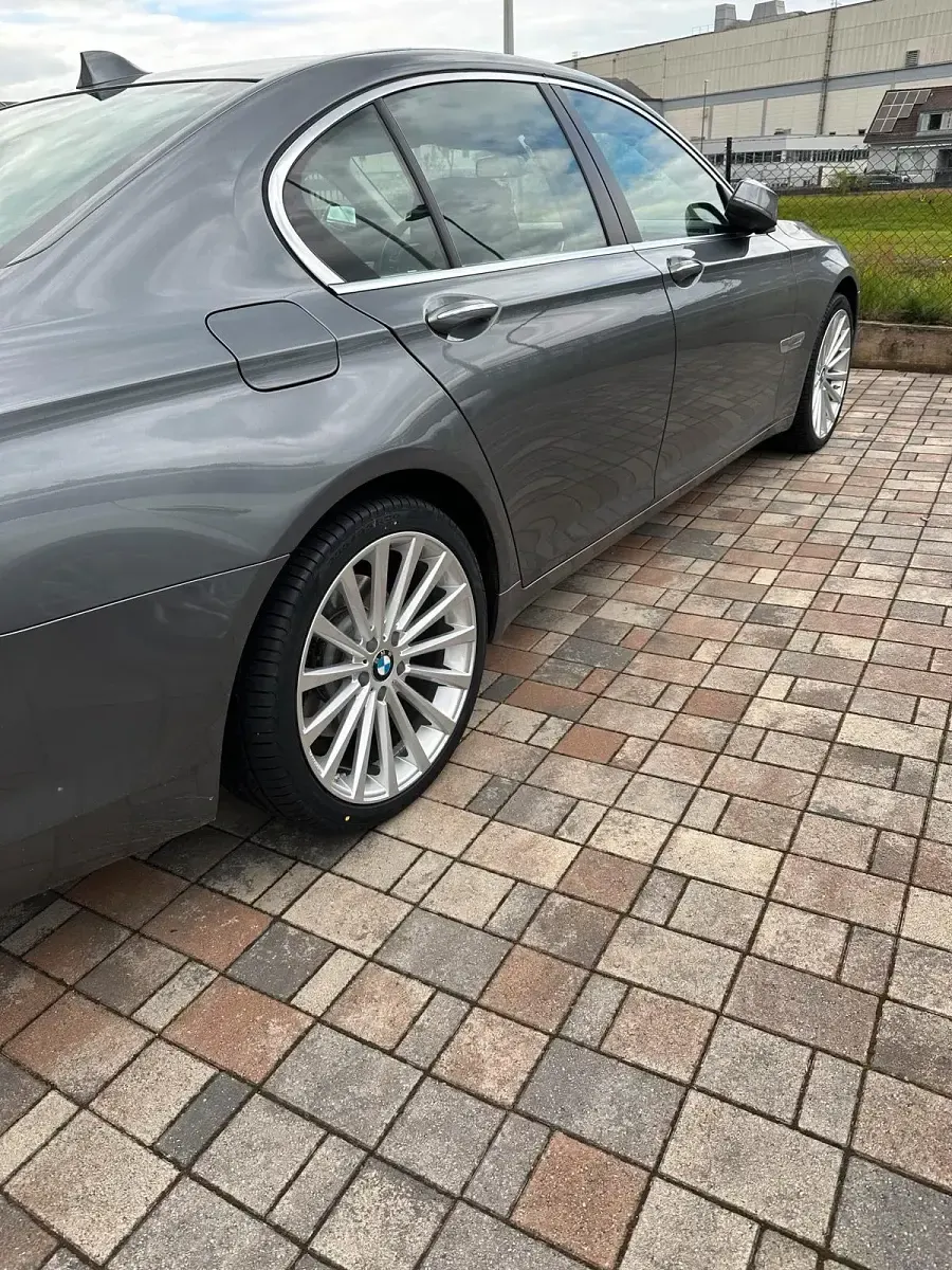 Gebraucht BMW 730 Sport Line 258 PS (189 kW) 2015 Grau Limousine