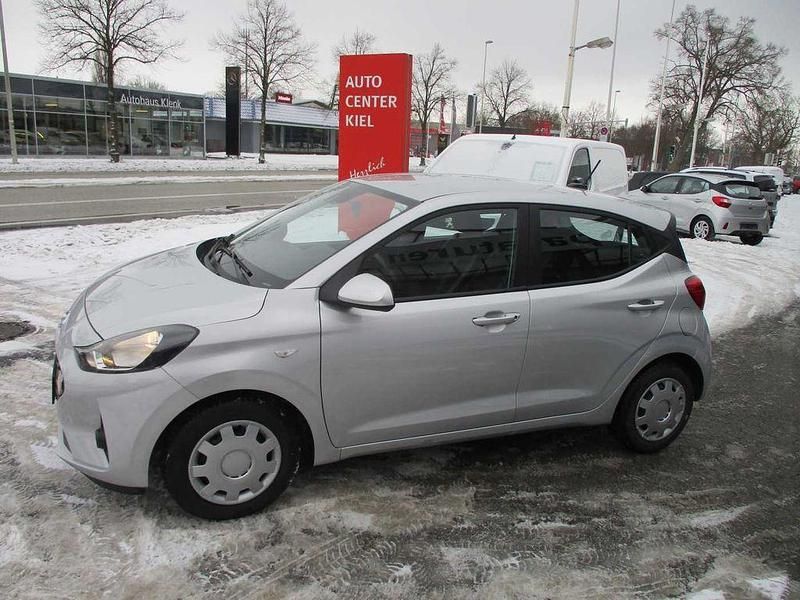 Gebraucht Hyundai i10 Select 67 PS (49 kW) 2021 Silber Kleinwagen